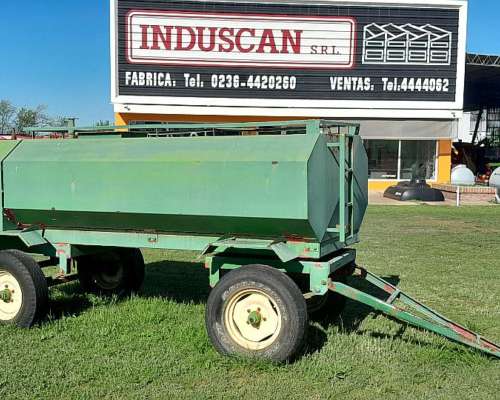 Acoplado Tanque 3000 Lts con Baul