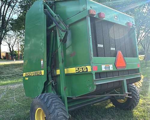 Rotoenfardadora John Deere 566
