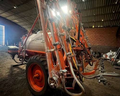 Pulverizadora Jacto AD18 2000 Litros