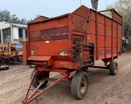 Carro Forrajero Mainero B 4330 de 12 M3 con Acarreador