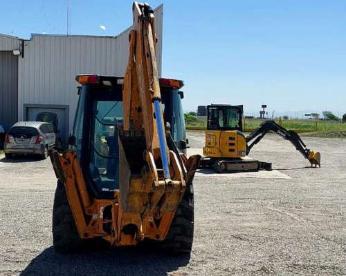 Retroexcavadora Case 580m Usada