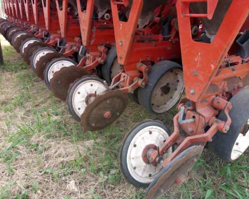 Sembradora Apache M6120 de 13 a 5252 C/ Monitor