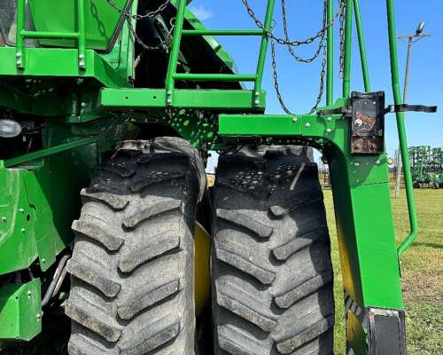 John Deere S680 (doble Tracción)