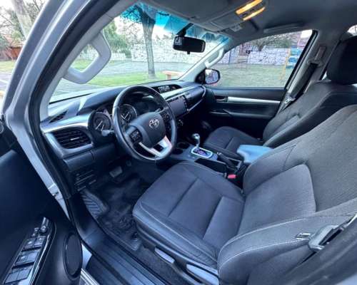 Toyota Hilux 2.8 TDI CD 4X2 SRV AT6 204cv 2021 U$35.999