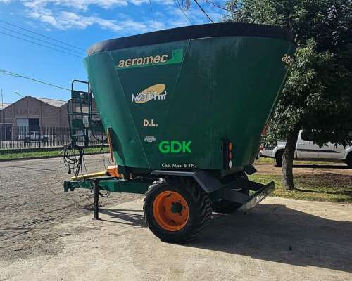 Mixer Vertical MDV 14m3. Agromec - Disponible - 6 Valores