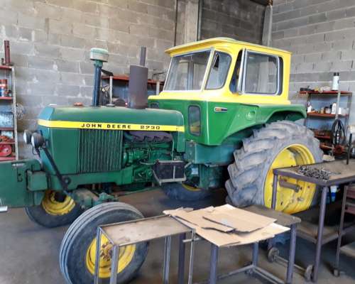 John Deere 2730