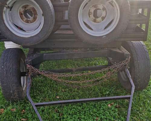 Acoplado Tanque 2000l con Bomba de Gasoil y Cubiertas