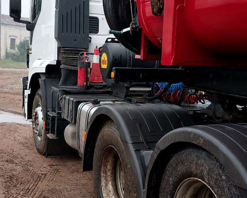 Iveco Hi-road 440 6X2 año 2021 con 213.000 km Batea Ombu