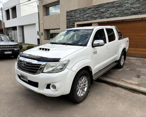 Oport. Solo 137.033 KM. Toyota Hilux SRV 4X2 C/D 3.0 Cuero