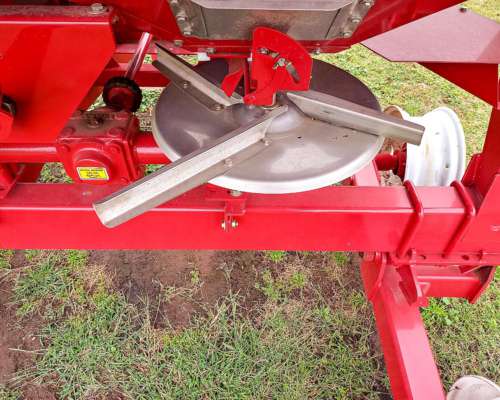 Fertilizadora al Voleo de 4000 Kg - Ancho 36 M - Syra