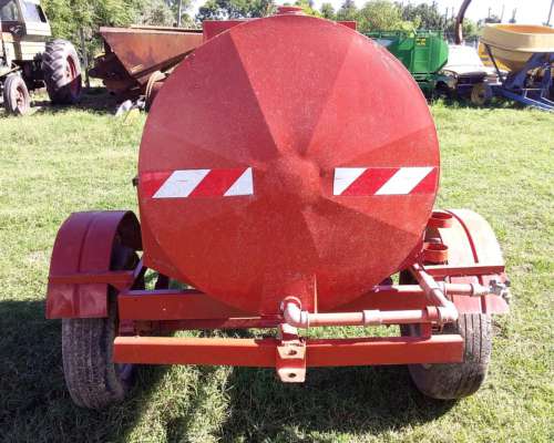 Acoplado de 1 Eje con Tanque Plástico para 1500 Litros