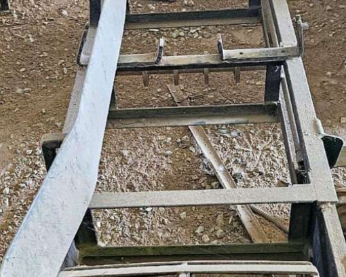 Galpón con Máquina para Fabricar Ladrillos