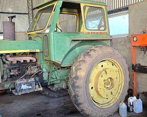 John Deere 2420 en Canje