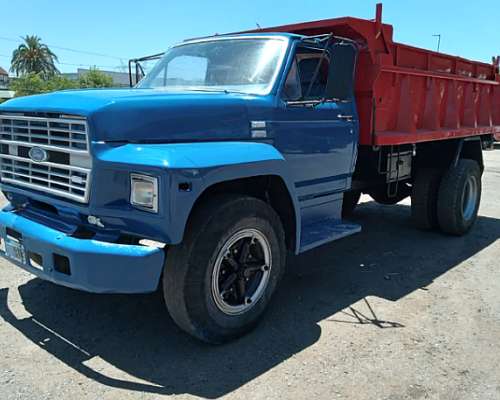 Ford 7000 con Volcador año 1985