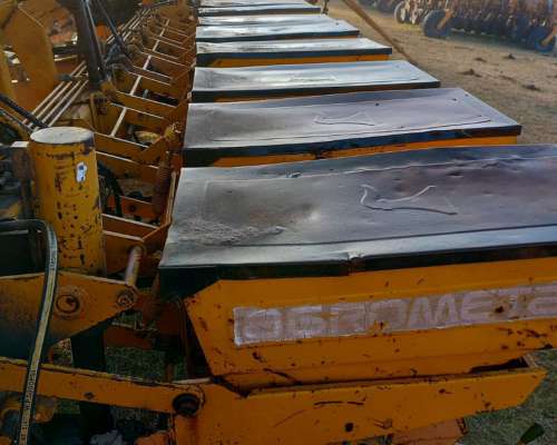 Sembrado Agrometal TX 2- 9/52 con Fertiliz. Bajo la Linea