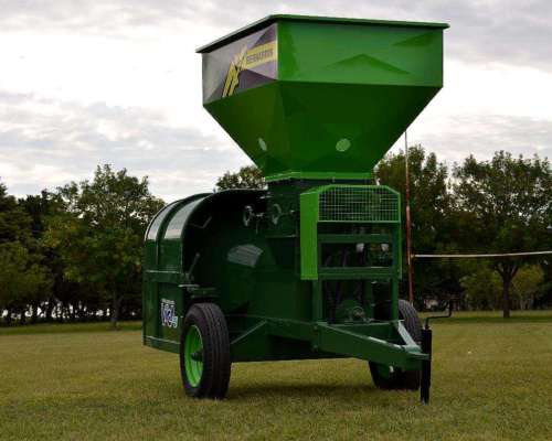 Embutidora de Forrajes con Quebrador de 6