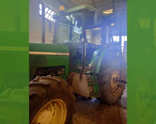 Tractor John Deere 7500, año 2000