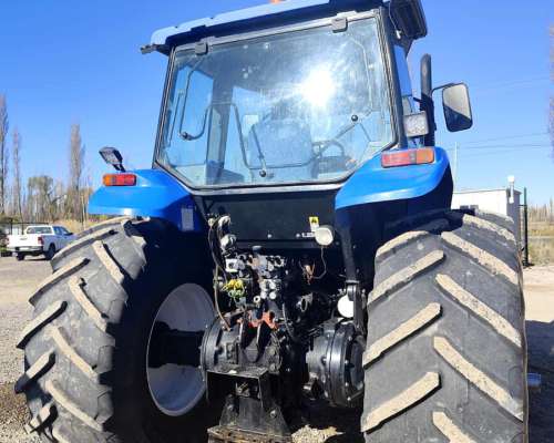 New Holland 7040 año 2012. 9474 HS. ROD 32. Trabajando
