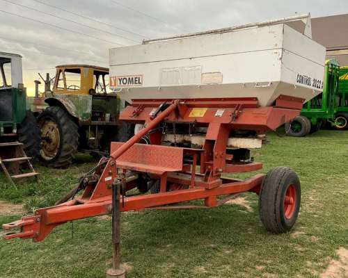 Fertilizadora Yomel 2000 Kg