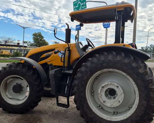 Valtra a 124 , Excelente Estado