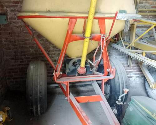 Fertilizadora Tanzi de 1.350 Kilos