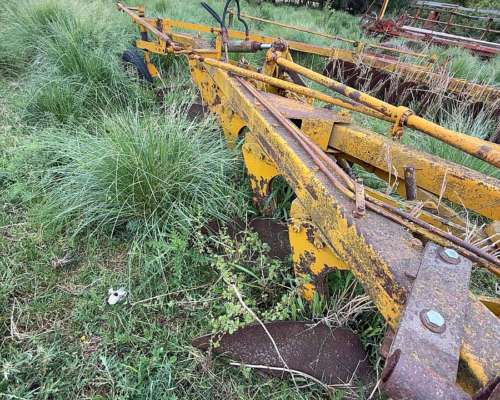 Arado Rejas Agrometal 6 Rejas con Cuchillas Usado