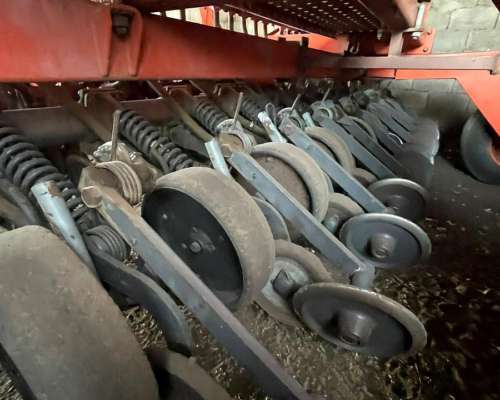 Sembradora Tanzi 4350 de 24 a 19cm muy Buena