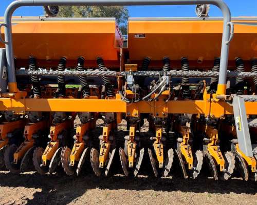 Sembradora Agrometal TX Mega 22 Surcos a 35- Neumática- DVA
