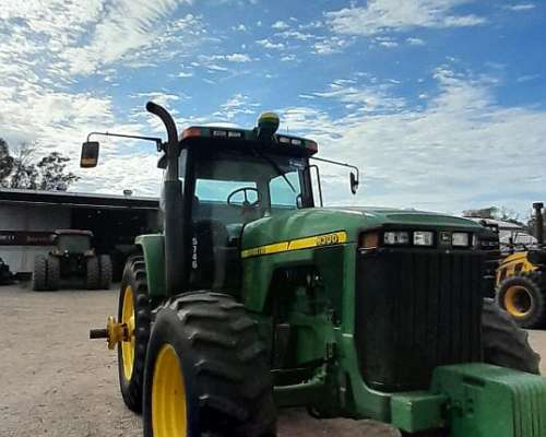 Tractor John Deere 8300 con Piloto