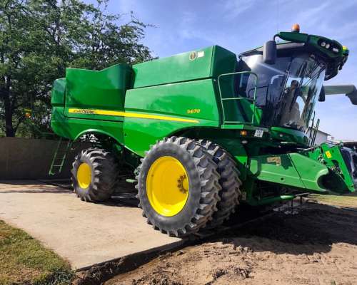 John Deere S670, con Draper de 40pies