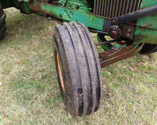 Tractor Jhon Deere 5010, con Pala de Arrastre Tooling.