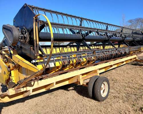 Cosechadora New Holland TC 5090–2008 con Cabezal