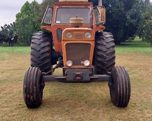 Tractor Fiat 900 con Rod. 23-1x30 y Cabina con Climatic