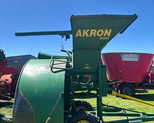 Embolsadora Akron Modelo E9250 C/gomas