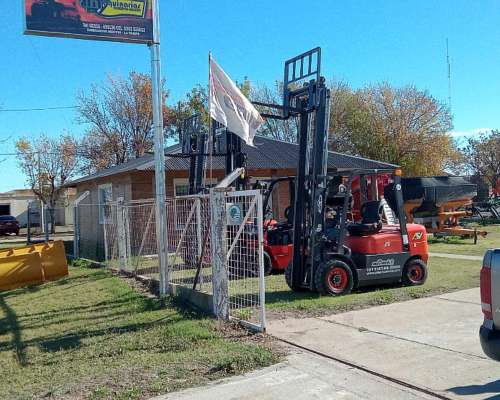 Autoelevador Zampi de 2,5 TN Desplazable Doble Torre