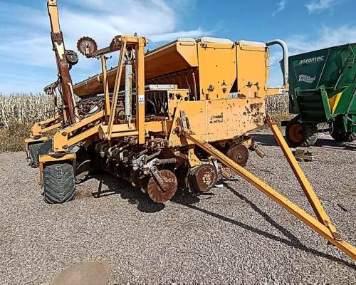Sembradora Agrometal MXY 37 a 17,5 con Alfalfero a Reparar