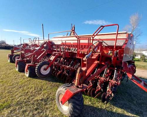 Sembradora Crucianelli Pionera 2012