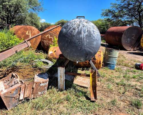 Tanque Galvanizado 1.300l , con Base de Apoyo.