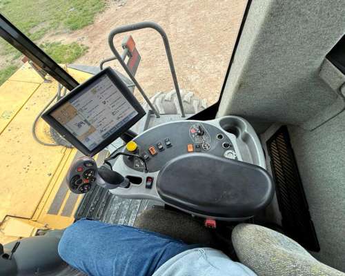 Segadora Autopropulsada New Holland con Cabezal de Discos