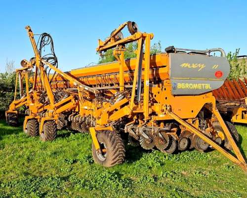 Sembradora Agrometal MXY 2011 - 47 a 21 Variable - Alfalfero
