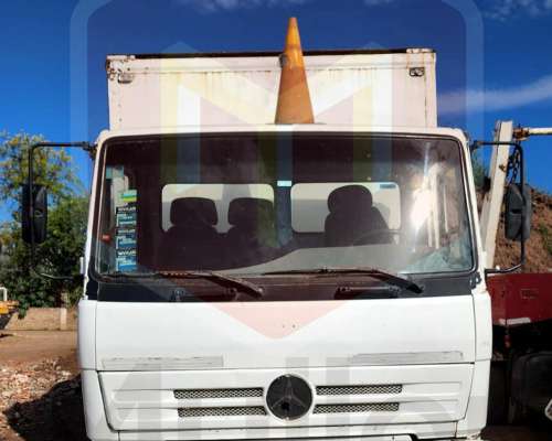 Mercedes Benz 712 Modelo 1999 con Caja