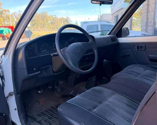 Toyota Hilux 2.4 4X2 Cabina Simple año 1997