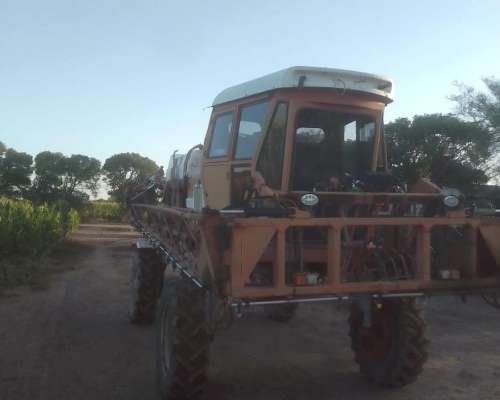 Pulverizadora Barbuy. año 1996. 2.000 Litros. Motor Deutz