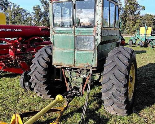 Tractor John Deere 2420 con Desmalezadora