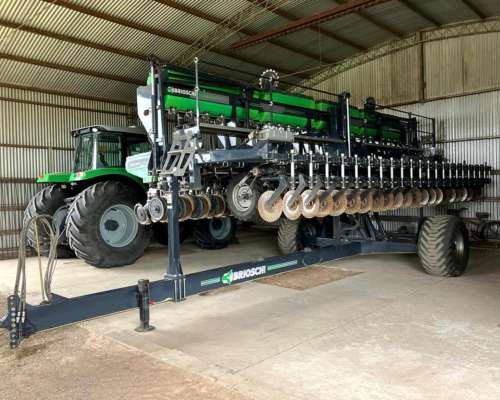 Sembradora Brioschi Autotrailer, 22 Líneas a 35 CM,