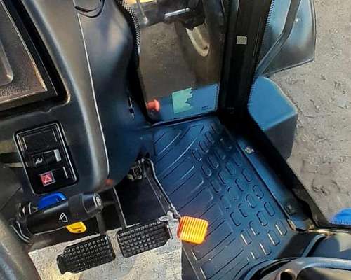 New Holland TM 7040