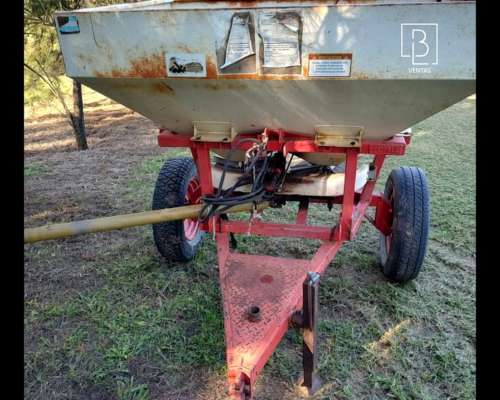 Fertilizadora Yomel 1050 .