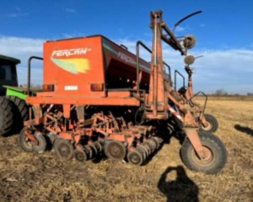Sembradora Fercam , 33 Líneas a 21- G. F. con Alfalfero