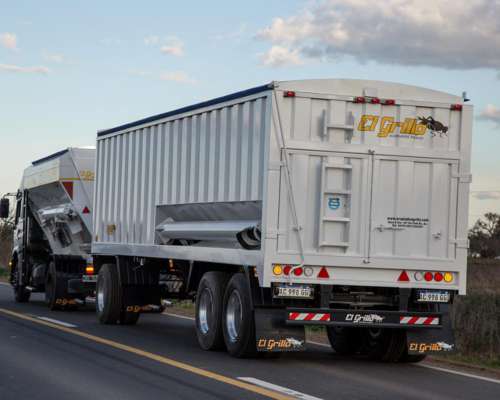 Acoplado Tolva para Camión con Tubo de Descarga de 34 M3