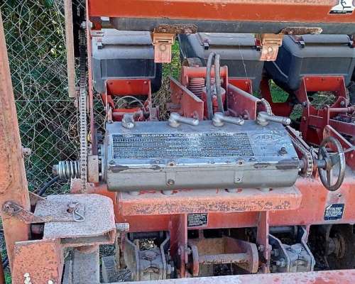 Vendo Apache Mod 6120 de 9 Surcos con Monitor Agrotax y Fert